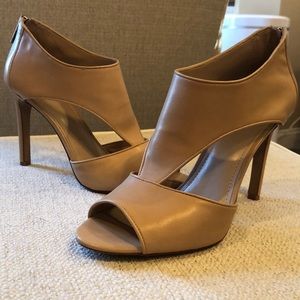 Nude Vince Camuto heel